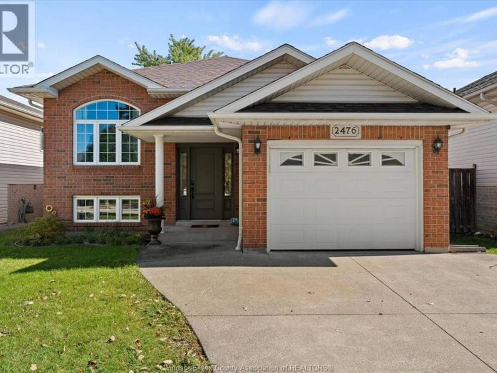2476 Luxury, Windsor, Ontario N8P 1S8