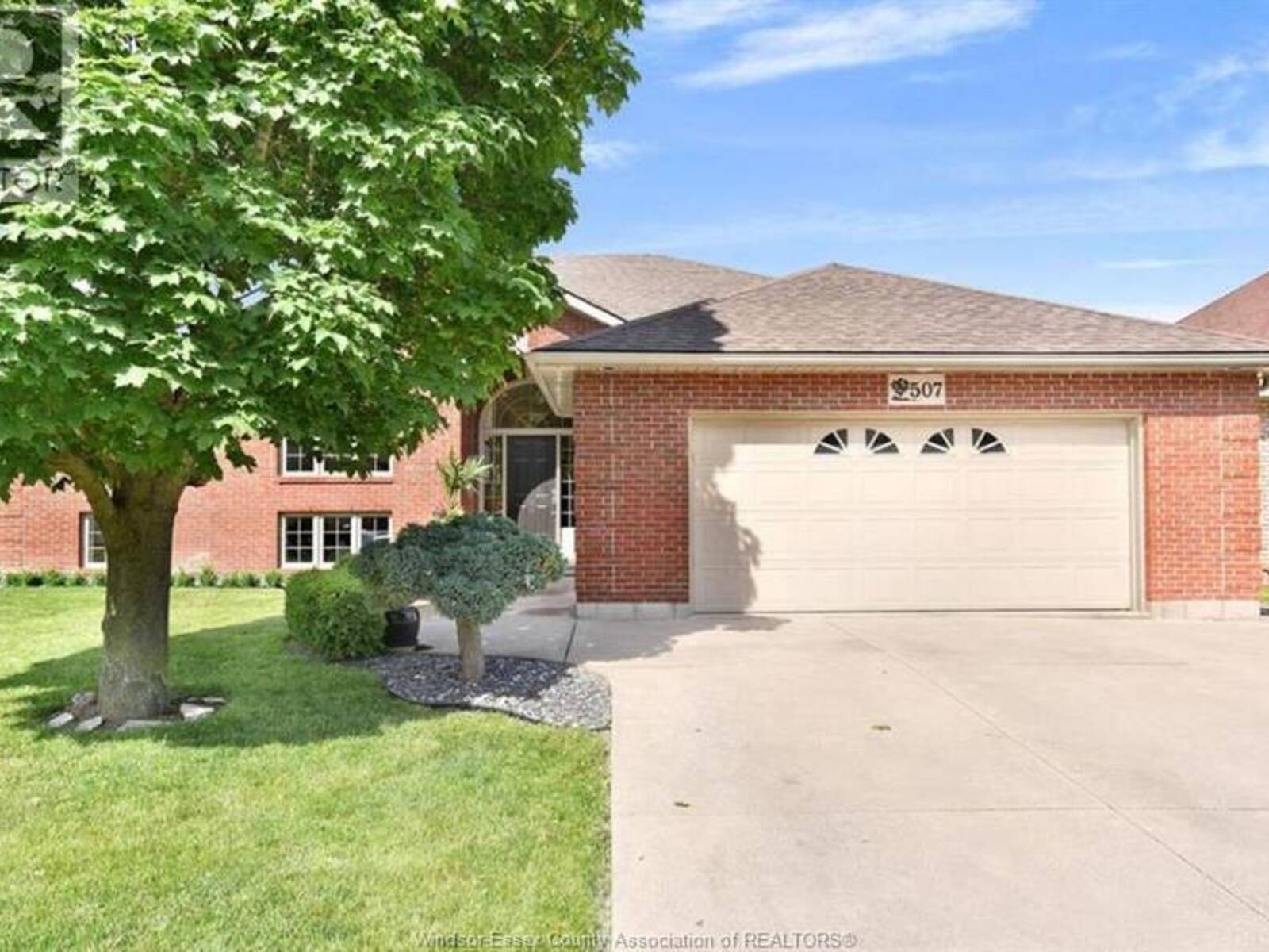 507 BREEZEWOOD STREET, Windsor, Ontario N8P 1H4