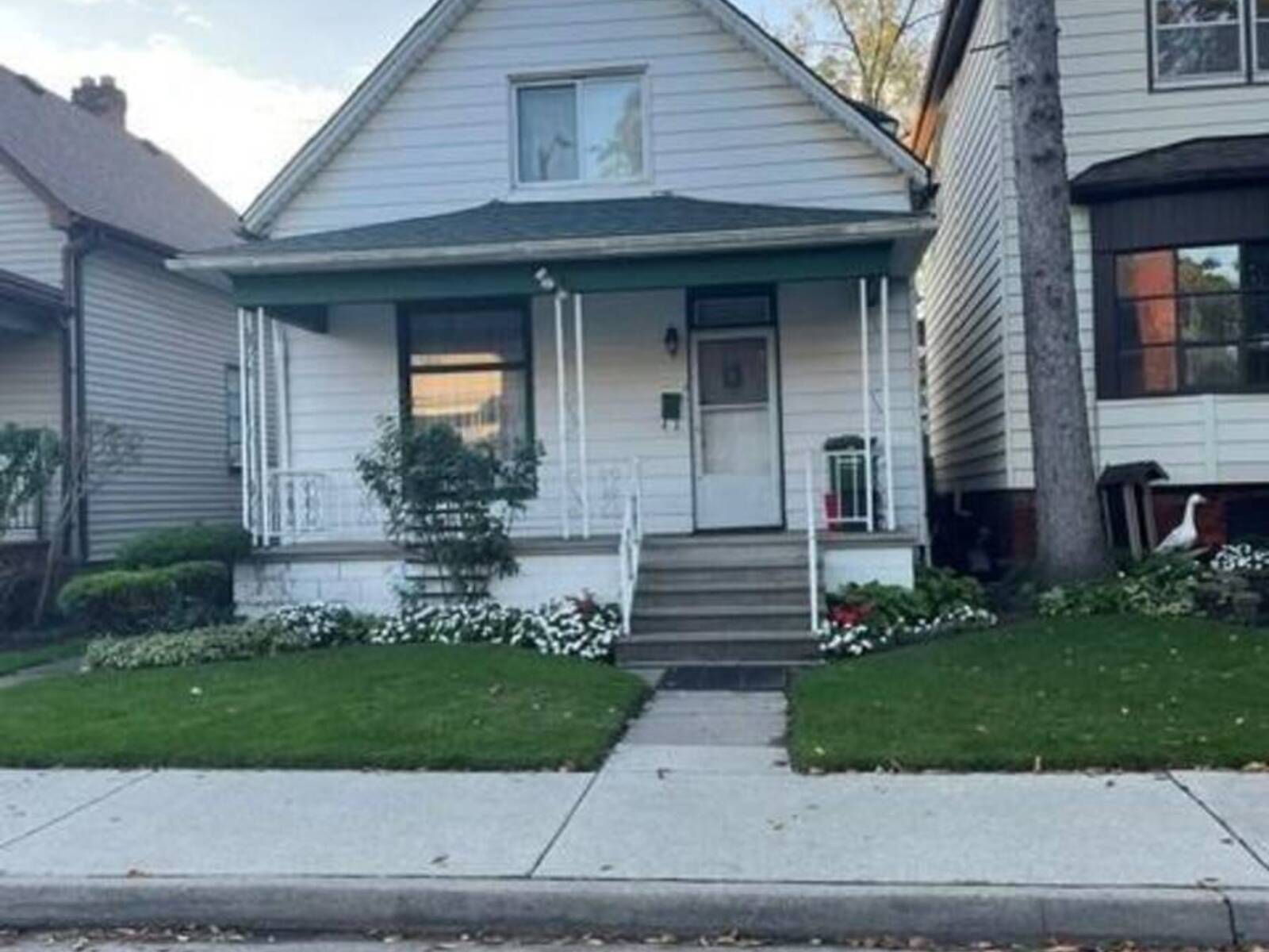 455 VERA PLACE, Windsor, Ontario N9A 5W4