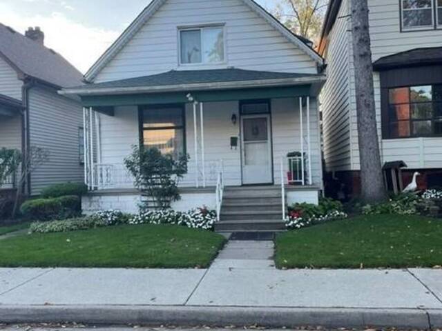 455 VERA PLACE Windsor Ontario, N9A 5W4 - 3 Bedrooms Home For Sale
