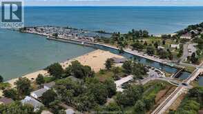537 BROADWAY | Lakeshore Ontario | Slide Image Sixteen