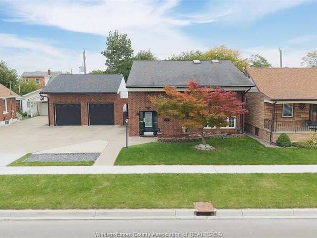 1850 ST. LUKE ROAD Windsor Ontario, N8W 3W7 - 4 Bedrooms Home For Sale