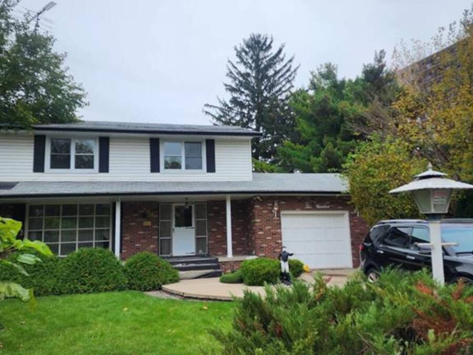 200 GENEVIEVE AVENUE, Windsor, Ontario N8S 3V4