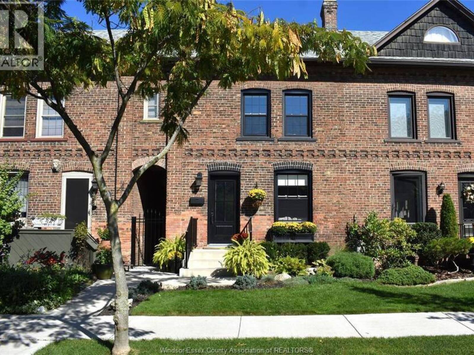 864 Monmouth ROAD, Windsor, Ontario N8Y 3L4