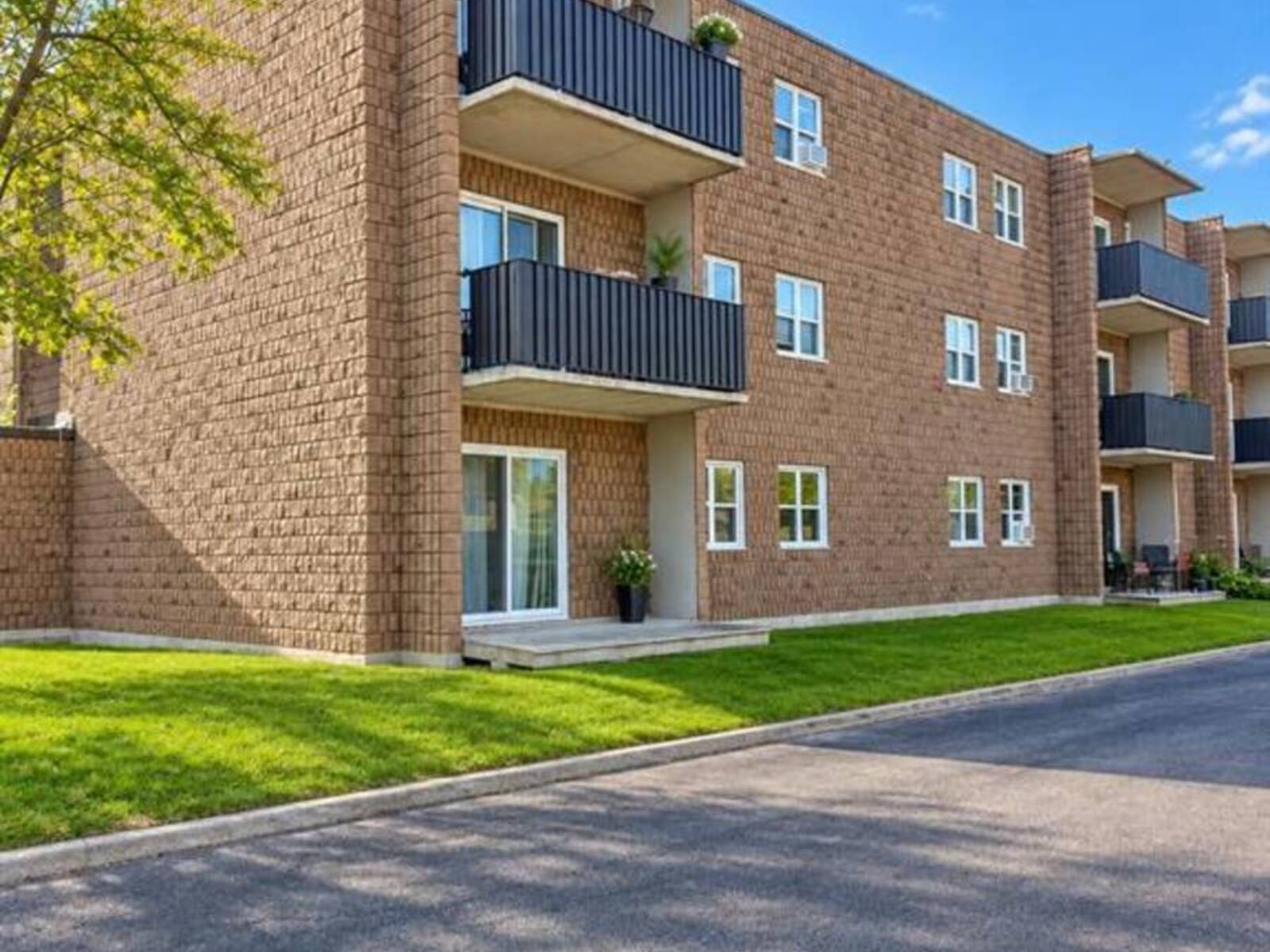 276 MERRITT AVENUE Unit# 116, Chatham, Ontario N7M 3G1