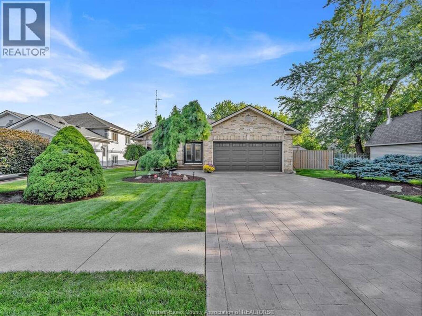 11647 DILLON, Windsor, Ontario N8P 1L3