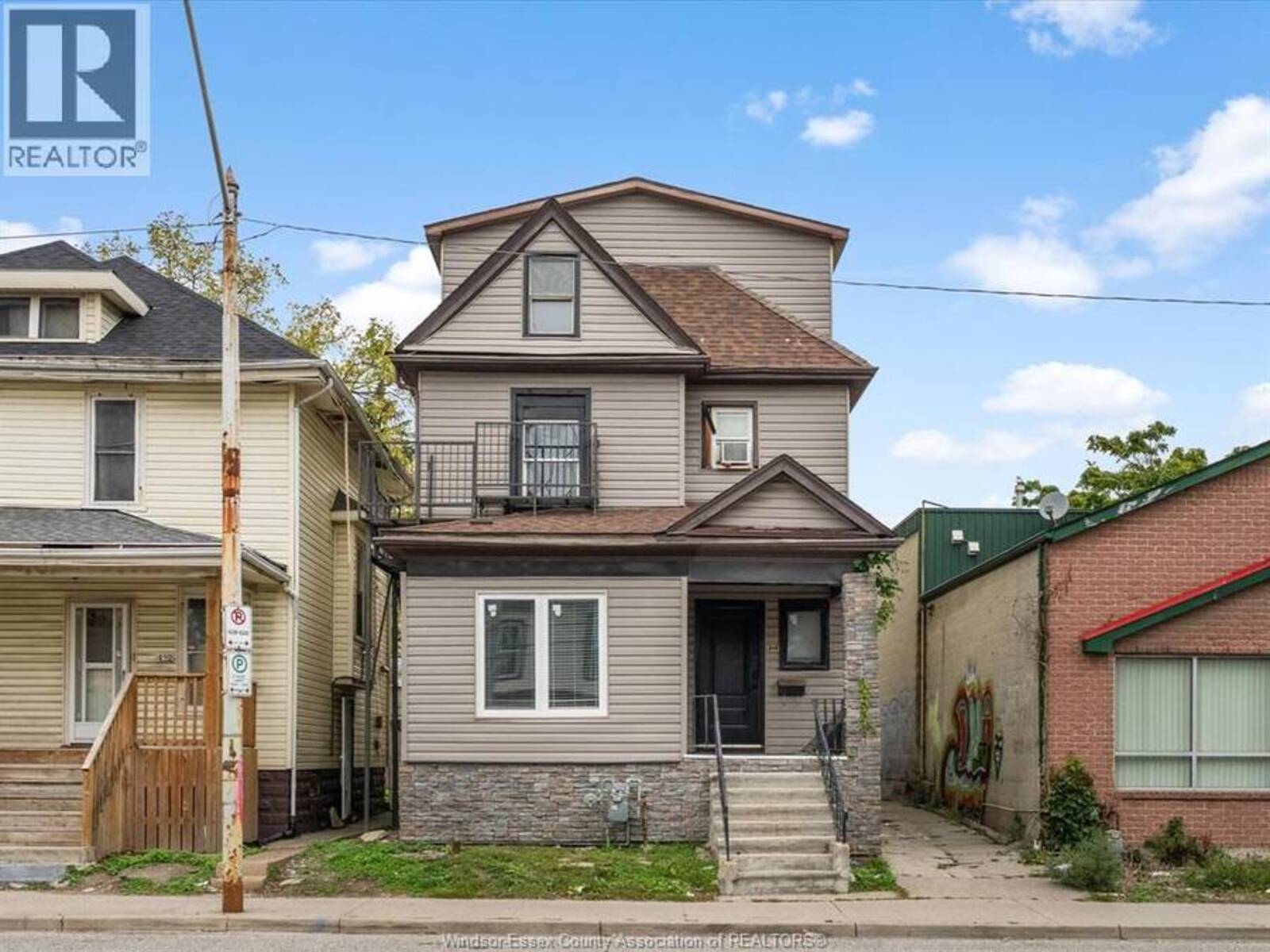 446 WYANDOTTE STREET West, Windsor, Ontario N9A 5X4