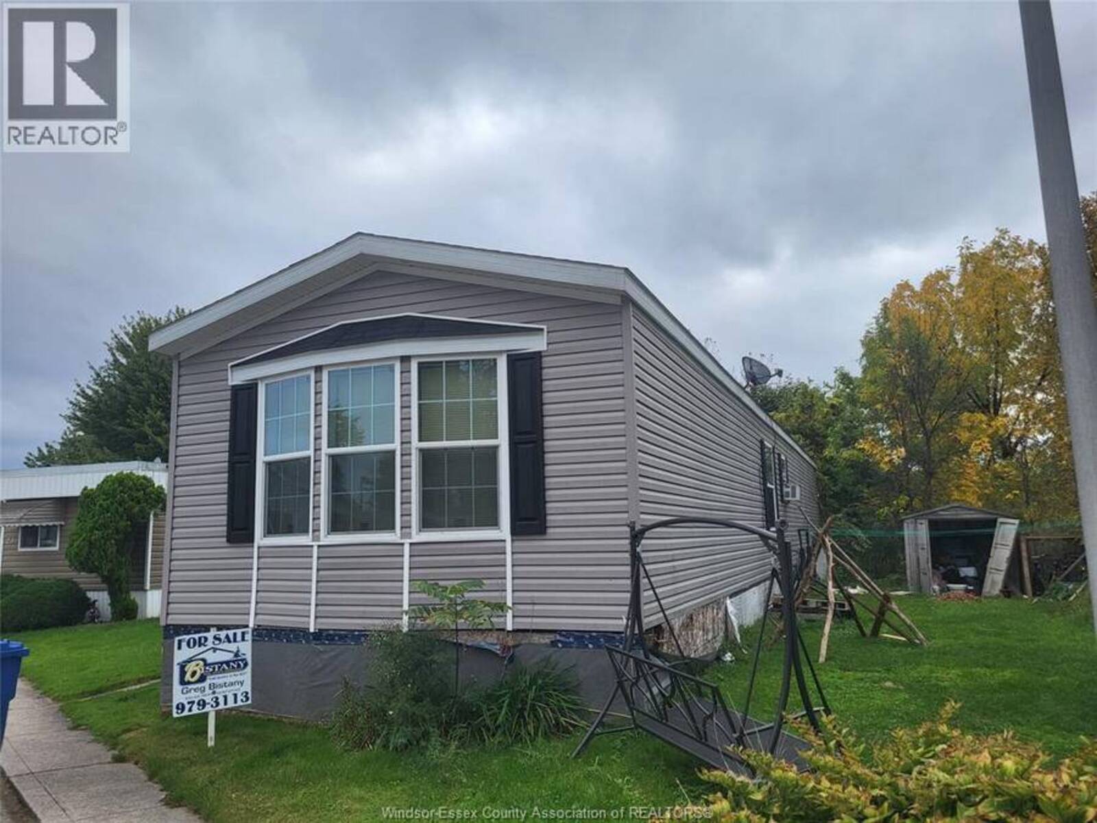 21 WILDER South, Windsor, Ontario N8N 2S9