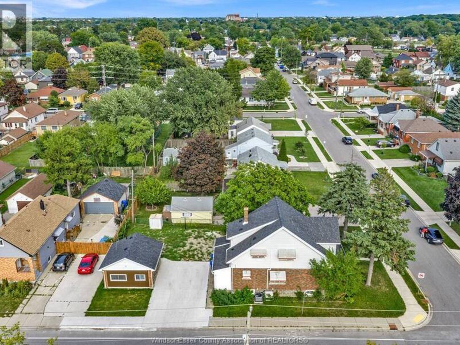 306 FOCH, Windsor, Ontario N8X 2V9
