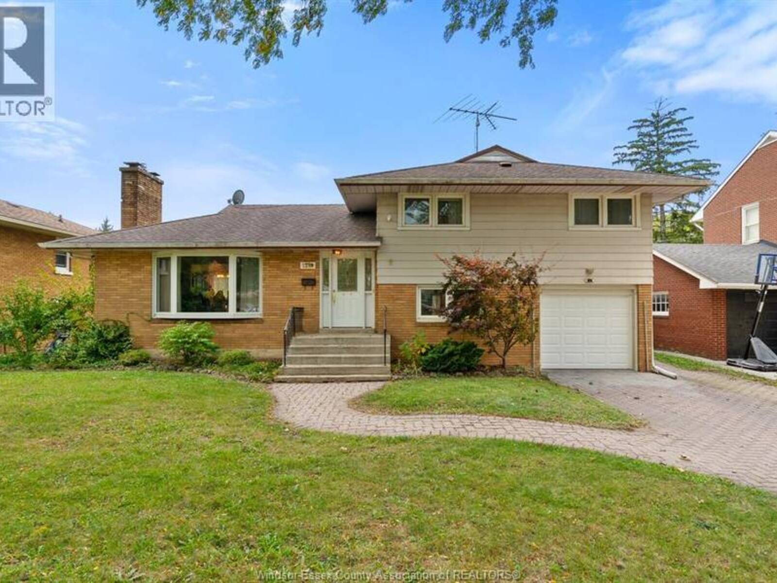 2759 ROCKWELL BOULEVARD, Windsor, Ontario N9E 2A2