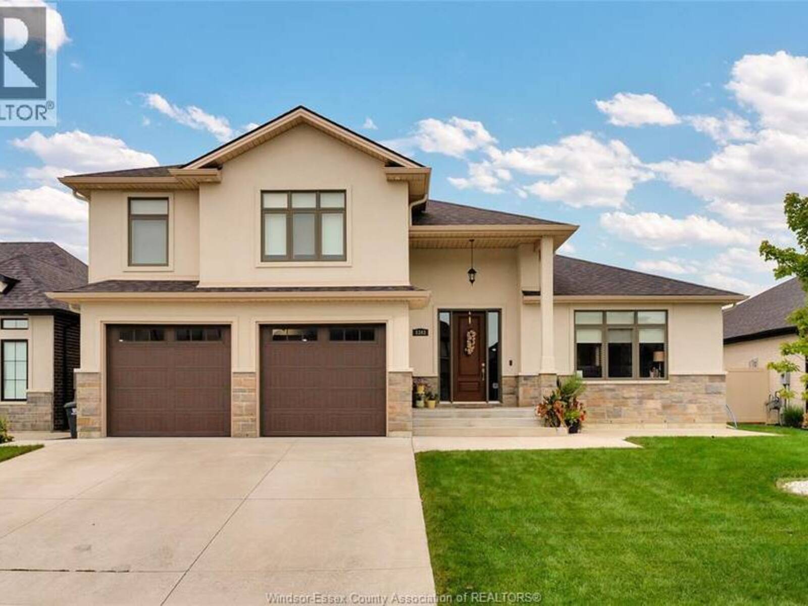 1343 CLEARWATER AVENUE, Windsor, Ontario N8R 1P6