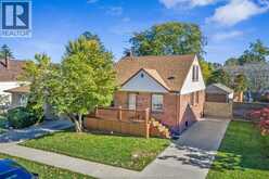 1030 FAIRVIEW BOULEVARD | Windsor Ontario | Slide Image Three