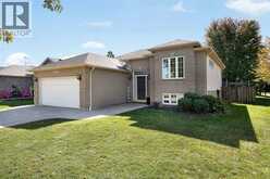 15 Oak Park CRESCENT | Kingsville Ontario | Slide Image Two