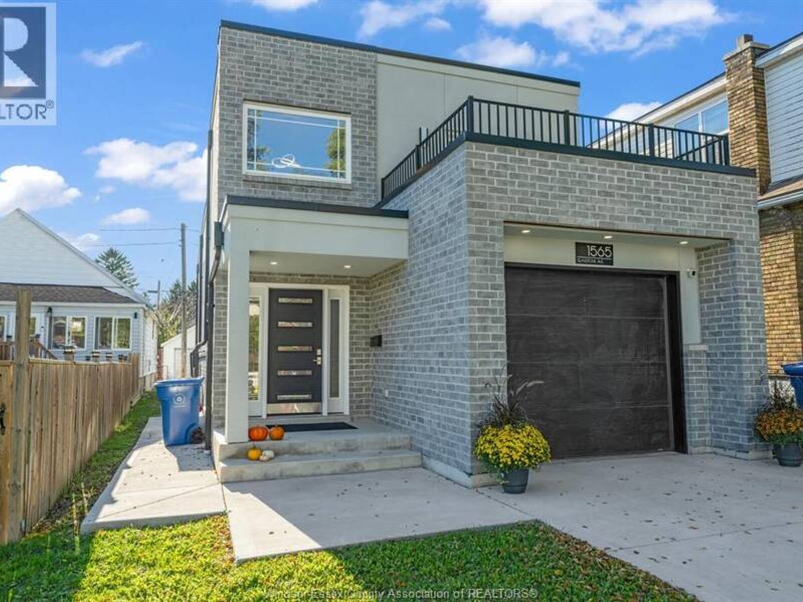 1565 GLADSTONE AVENUE, Windsor, Ontario N8X 1Z3