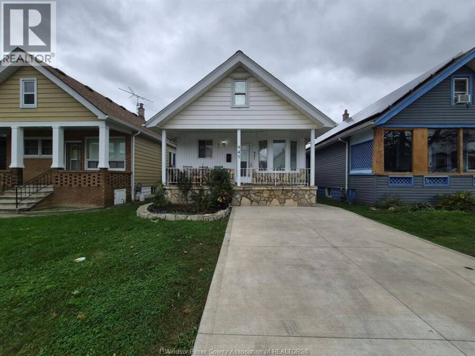 947 ELSMERE, Windsor, Ontario N9A 2A8