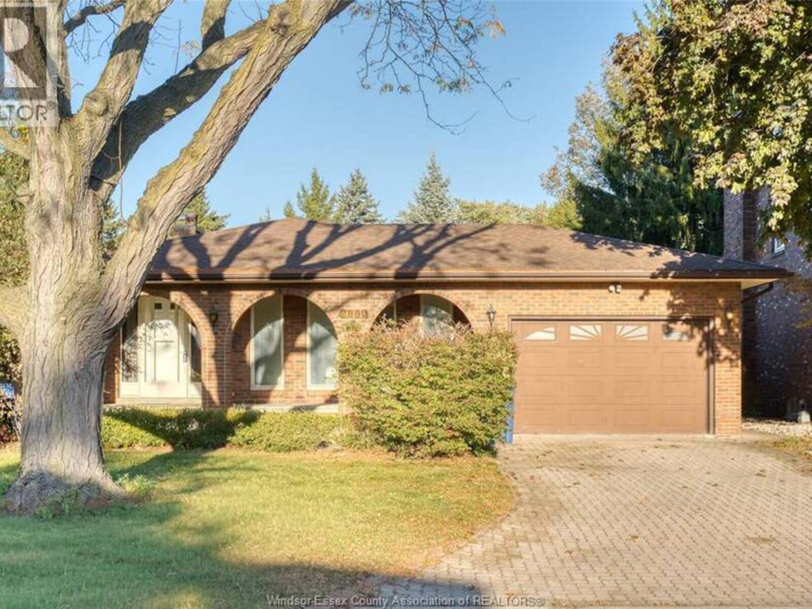 2880 ST. CLAIR AVENUE, Windsor, Ontario N9E 4B4