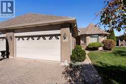 1353 IMPERIAL CRESCENT | Windsor Ontario | Slide Image Four