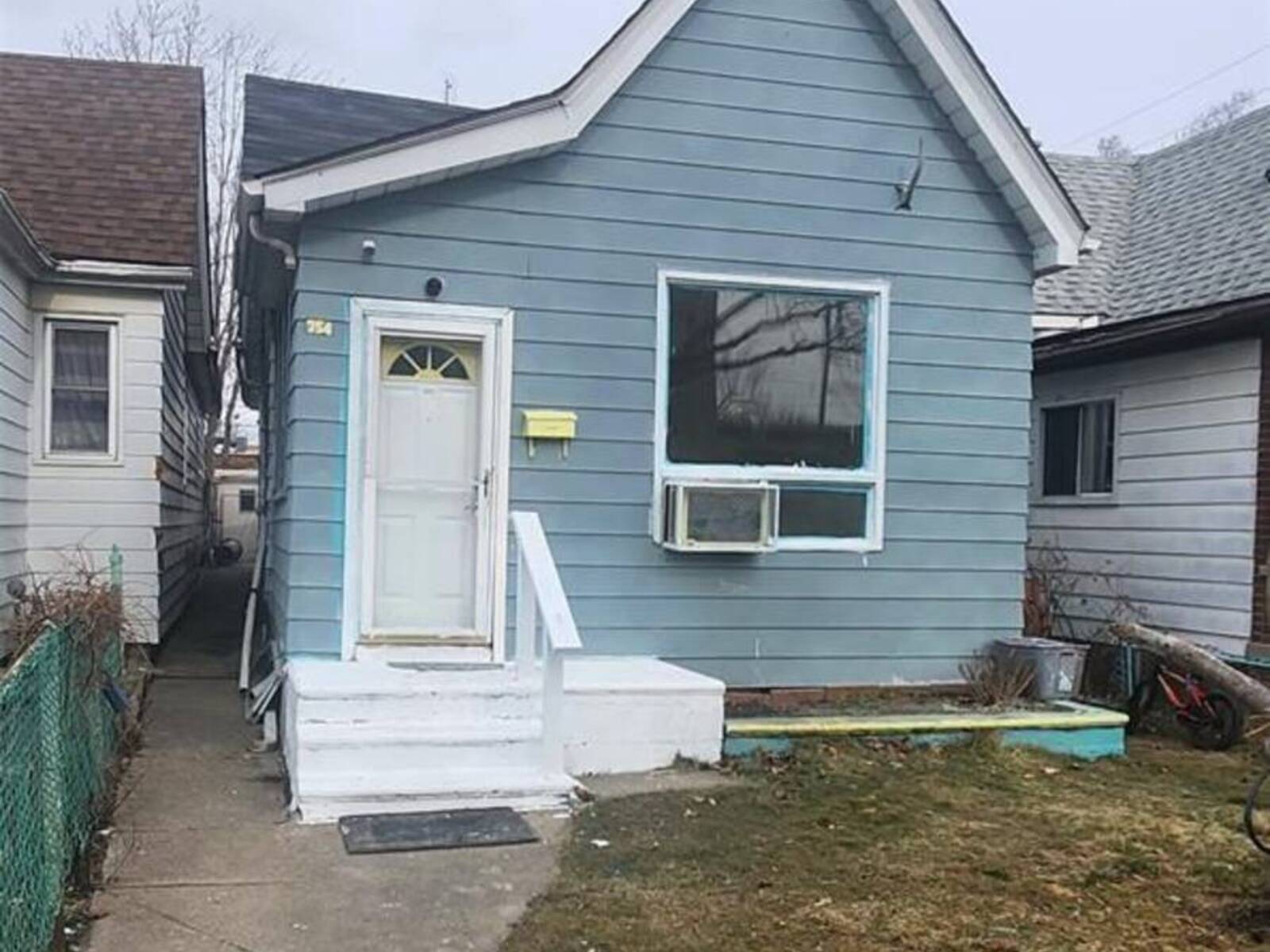 754 TUSCARORA, Windsor, Ontario N9A 3M6