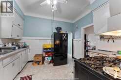 975 PARENT | Windsor Ontario | Slide Image Nineteen
