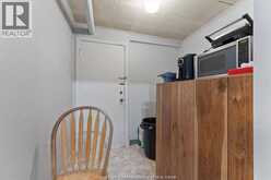 975 PARENT | Windsor Ontario | Slide Image Twenty