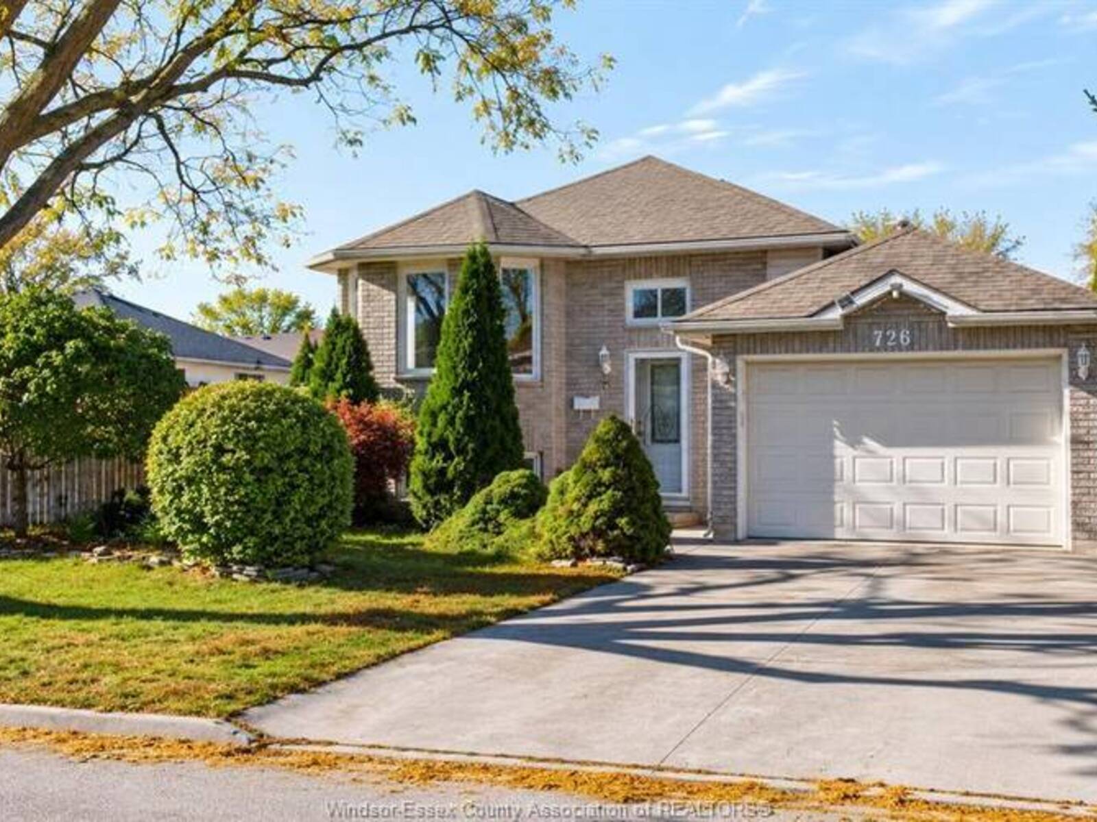726 SANDISON, Windsor, Ontario N9E 4T2