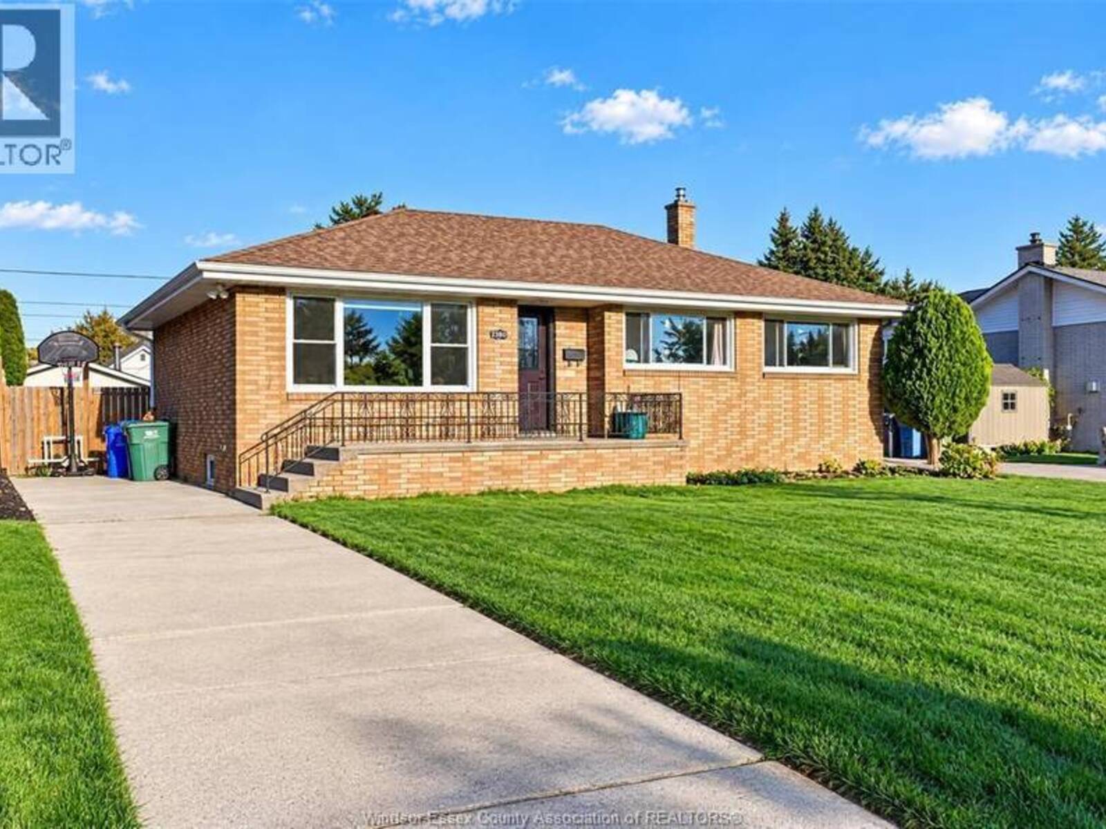 2346 LEONARD, Windsor, Ontario N8W 4L7