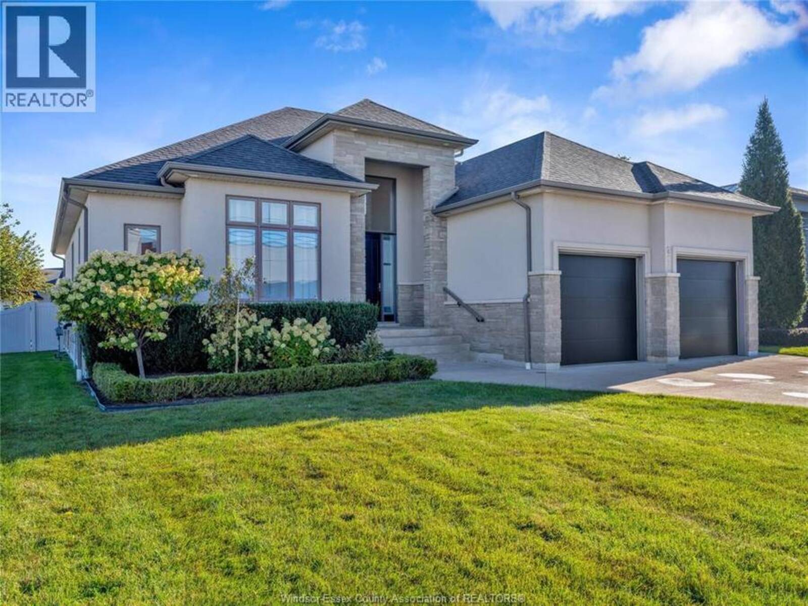 211 ROBSON ROAD, Leamington, Ontario N8H 5R2