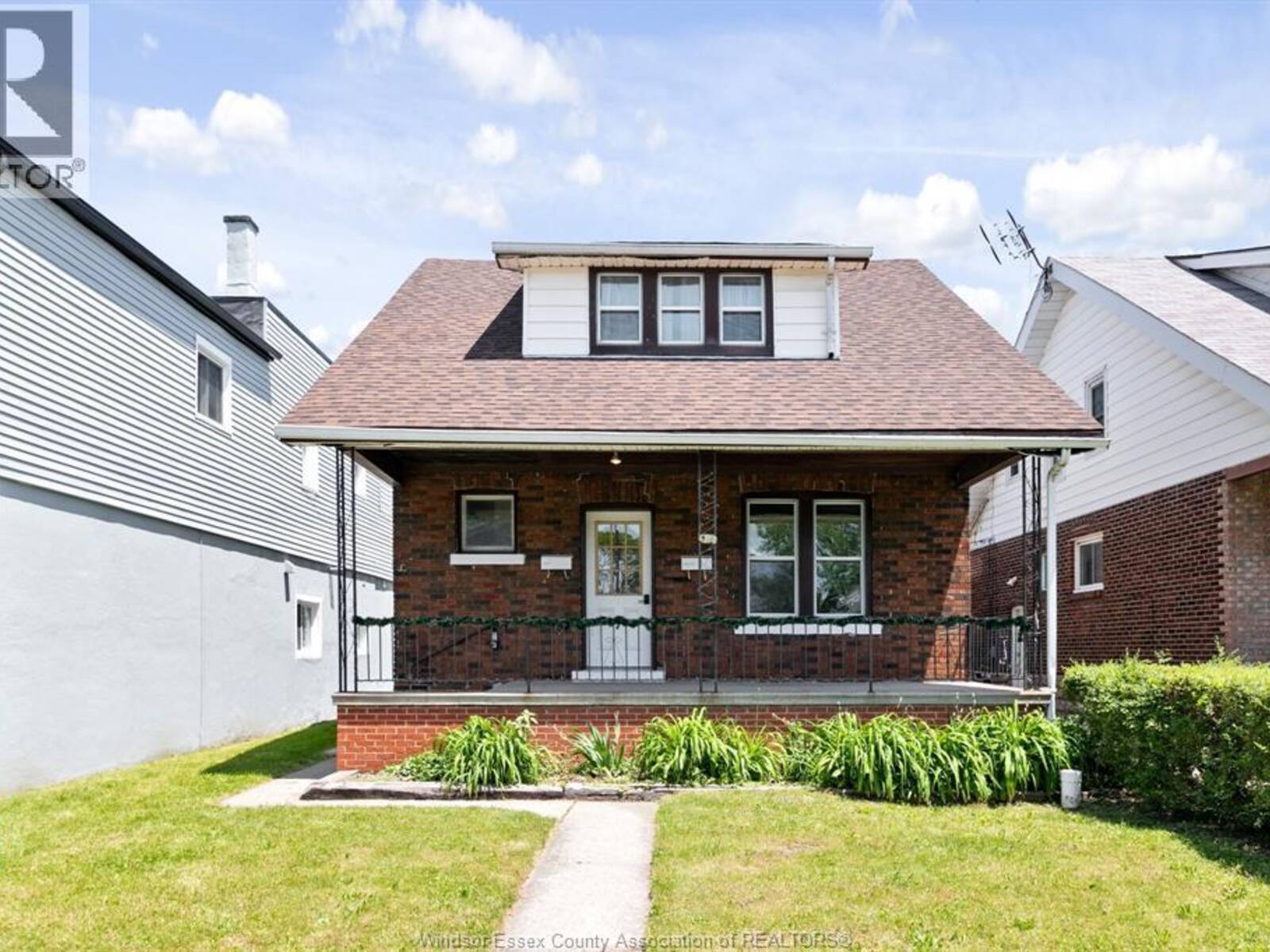 906 Elsmere, Windsor, Ontario N9A 2A9