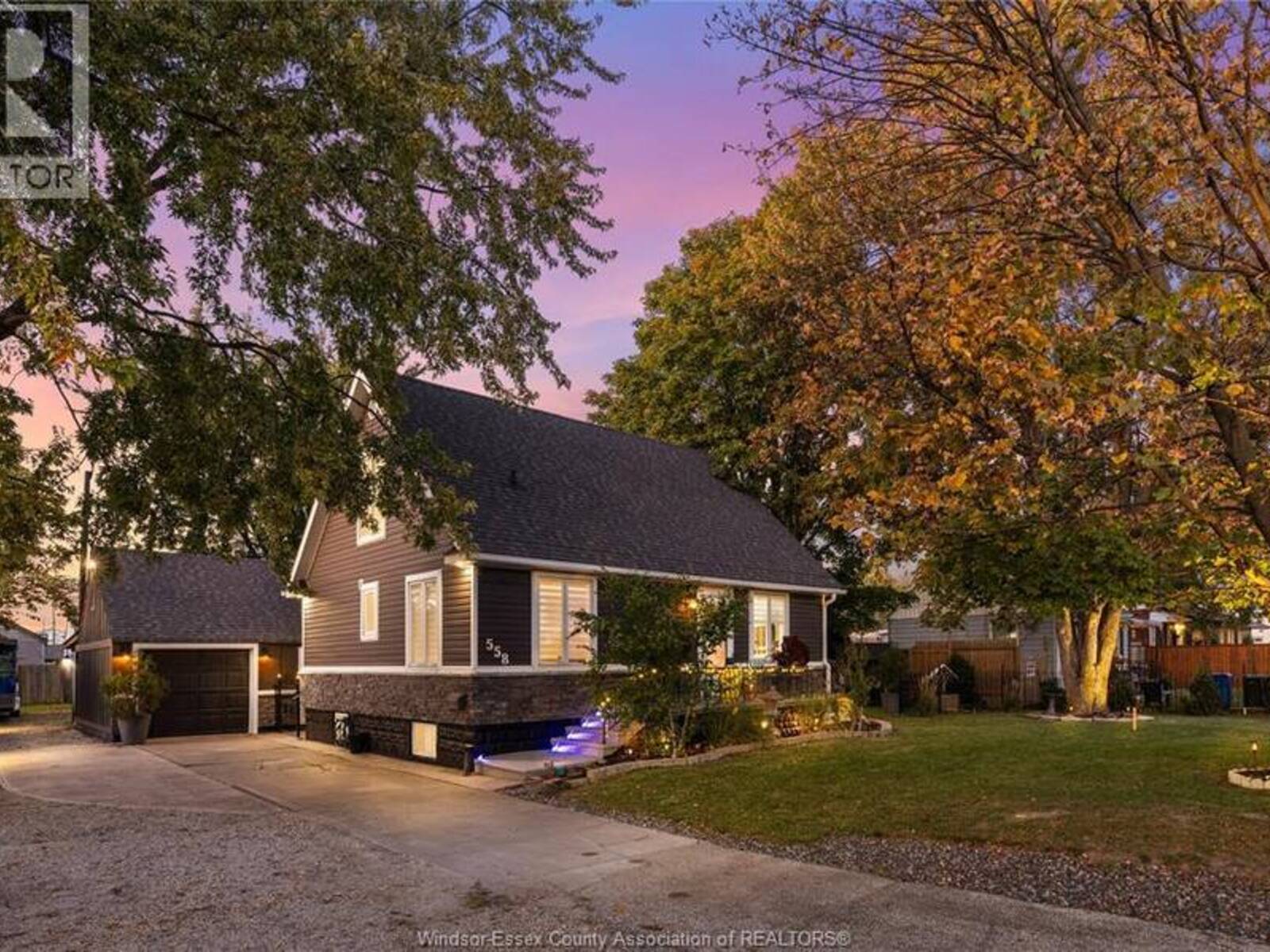 558 Edinborough STREET, Windsor, Ontario N8X 3C6