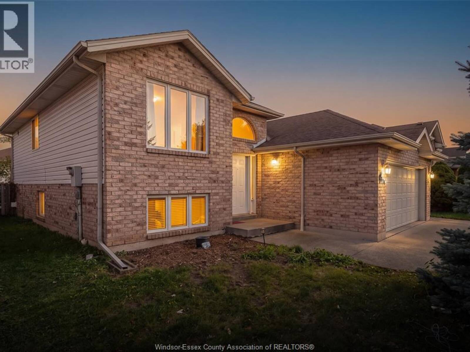 2314 ST CLAIR AVENUE, Windsor, Ontario N9E 4S7