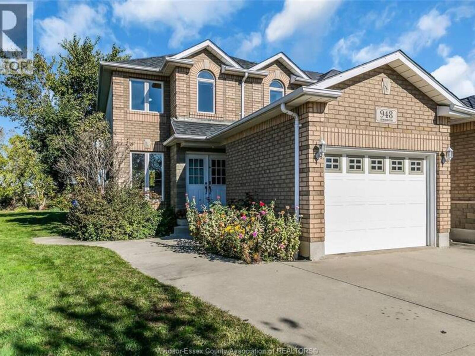 948 LEMONWOOD, Windsor, Ontario N9G 2R6
