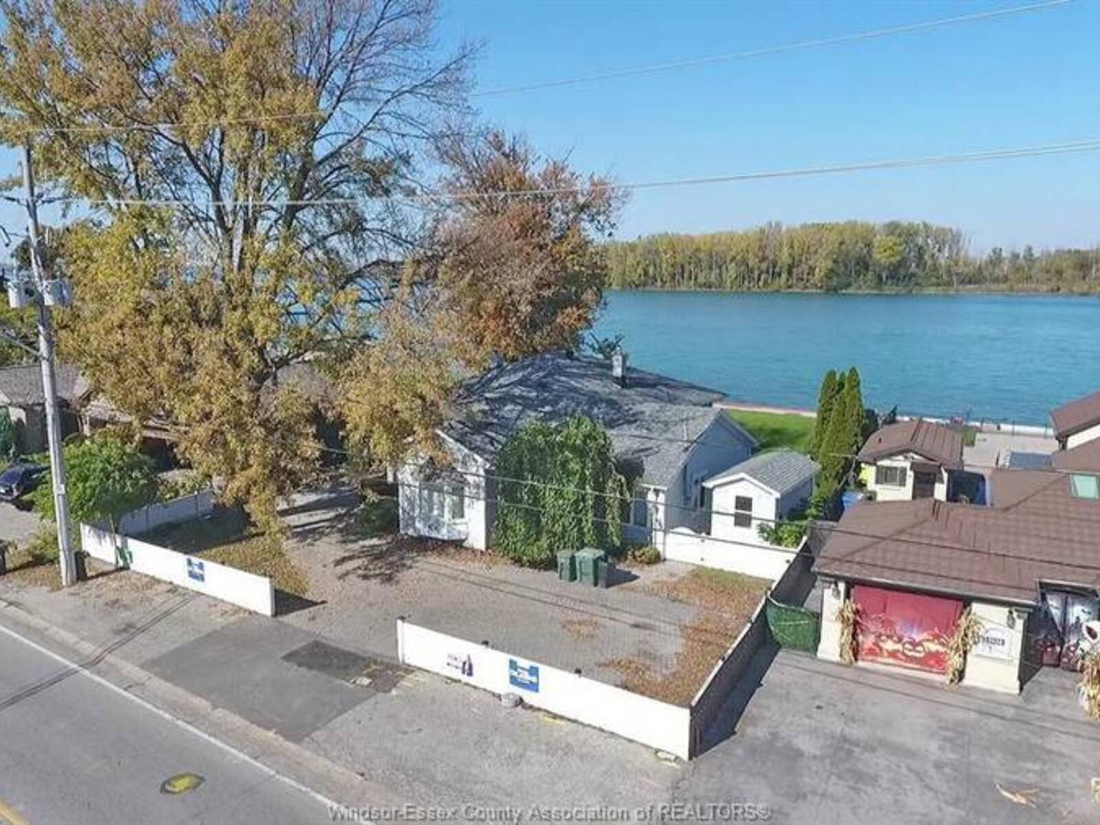 9906 RIVERSIDE DRIVE East, Windsor, Ontario N8P 1A1