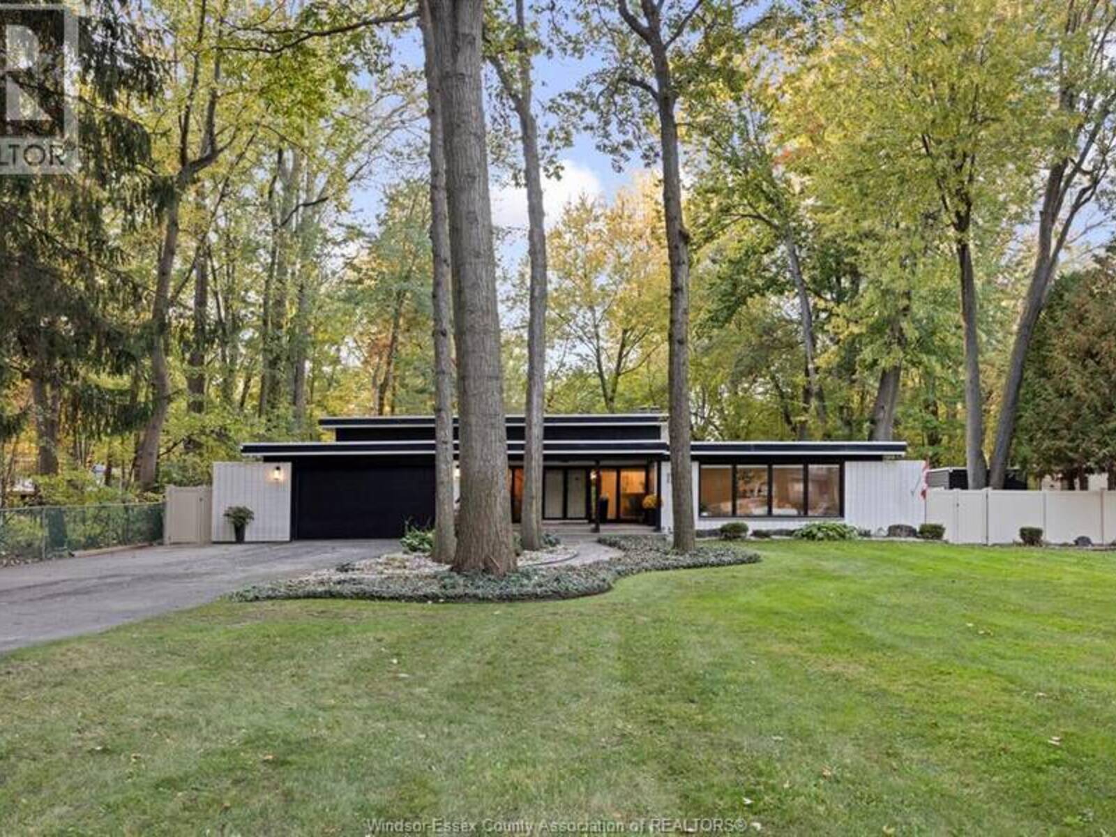 1275 TANGLEWOOD, LaSalle, Ontario N9J 2K3