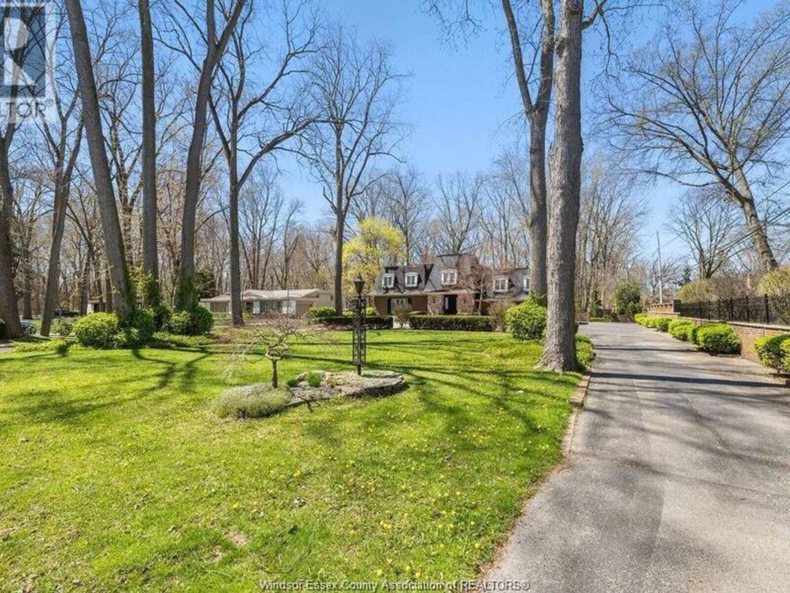 1255 TANGLEWOOD COURT, LaSalle, Ontario N9J 2K2