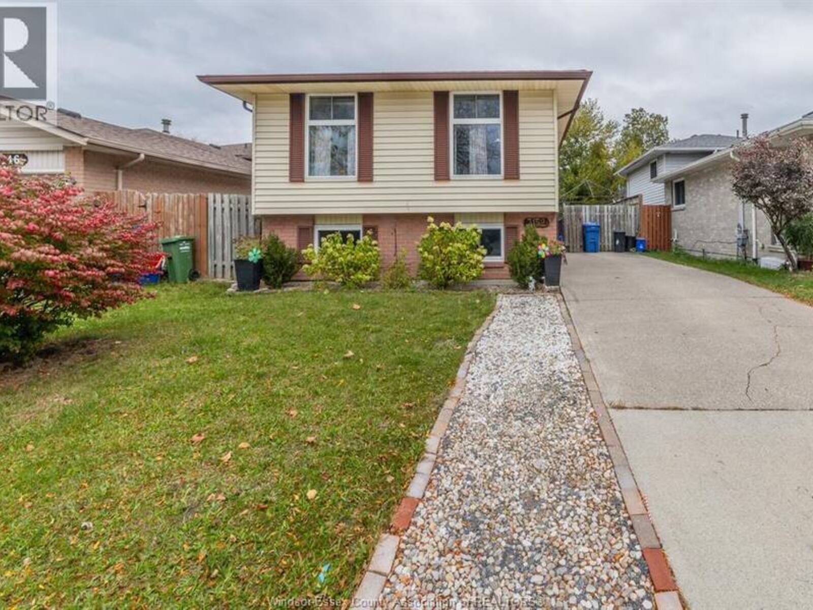 3152 CONSERVATION, Windsor, Ontario N8W 5B9