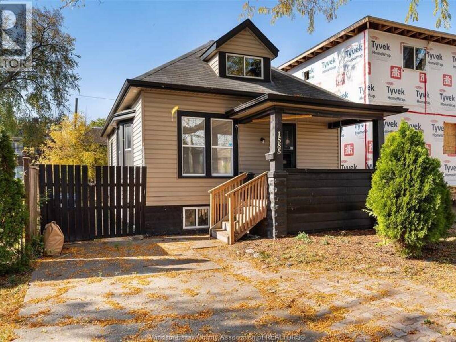 1585 PELISSIER, Windsor, Ontario N8X 1M9