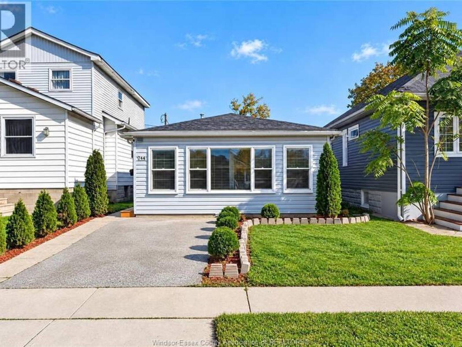 744 MCKAY, Windsor, Ontario N9B 2A1
