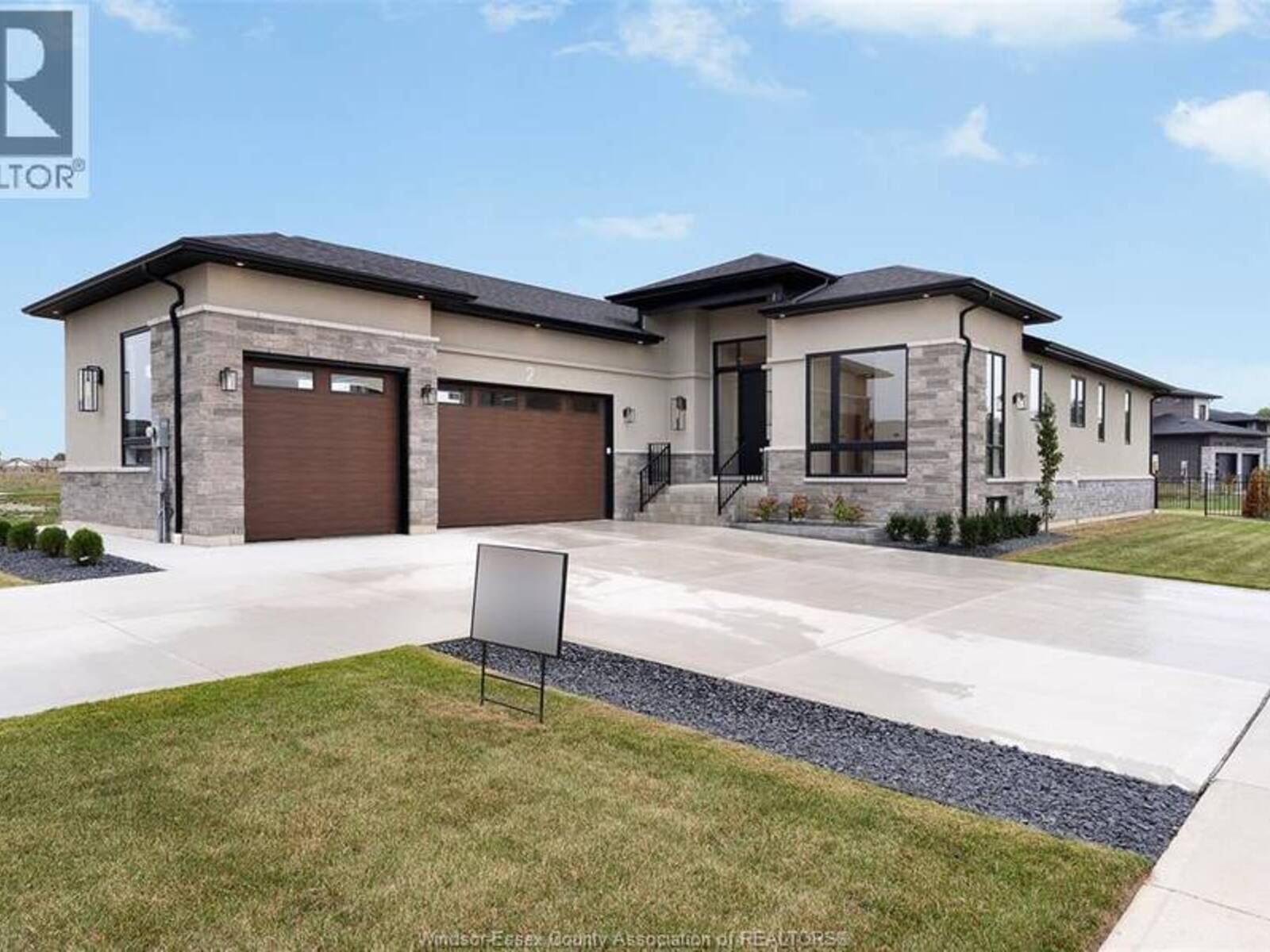 2 PEBBLE BEACH COURT, Leamington, Ontario N8H 0G1