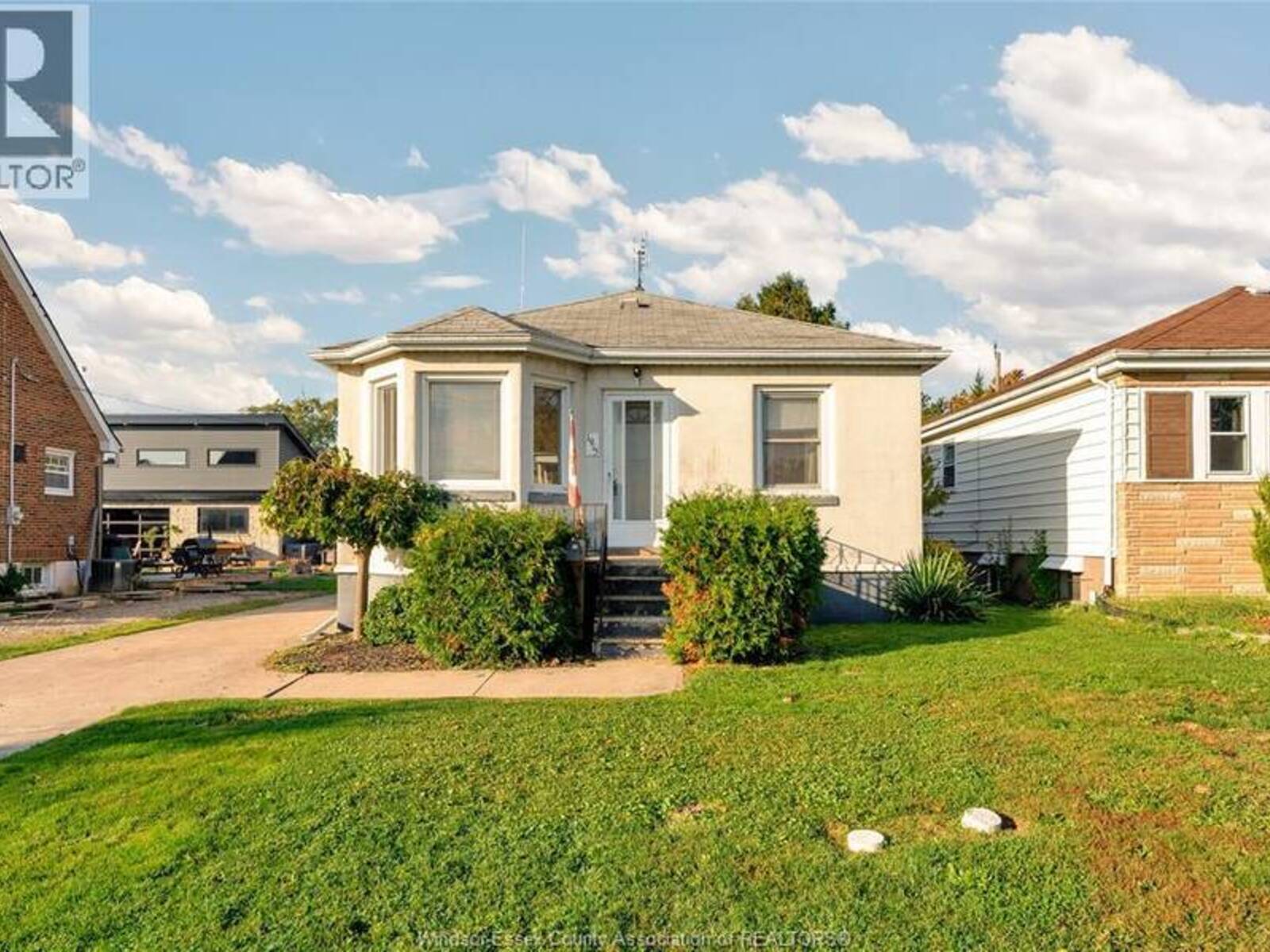 1915 OLIVE ROAD, Windsor, Ontario N8T 1R4