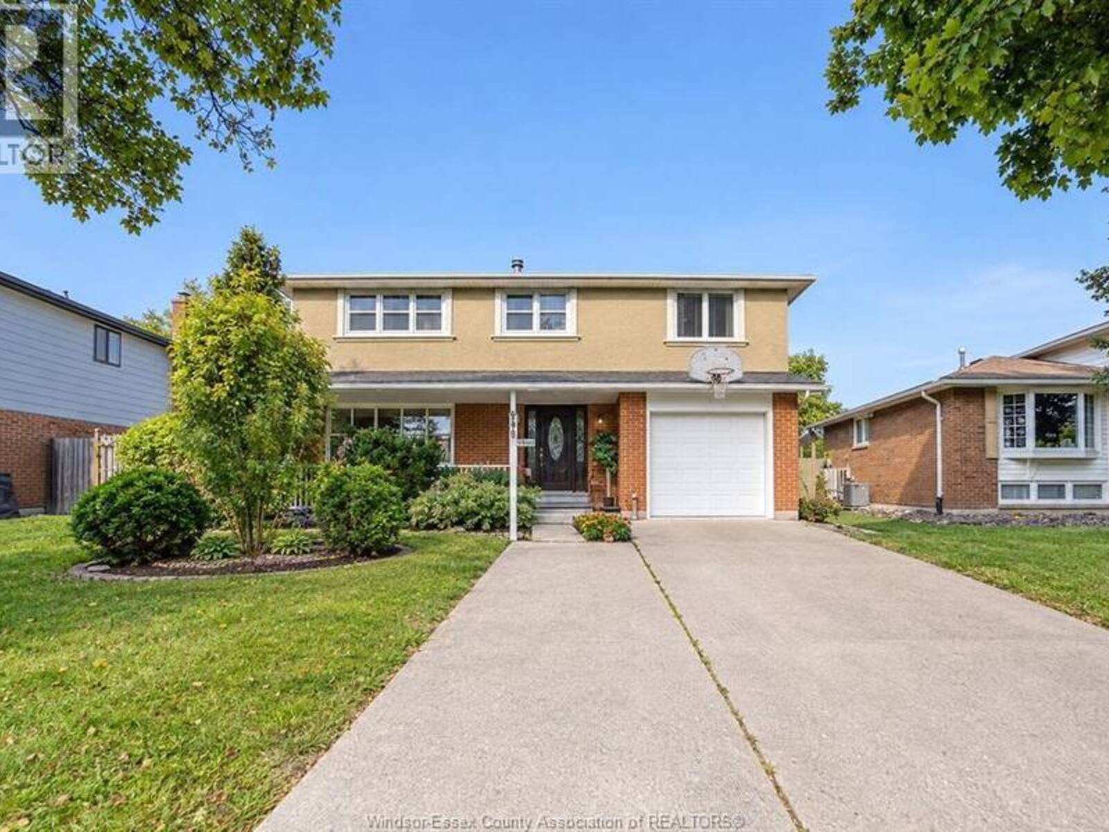9880 ASGARD ROAD, Windsor, Ontario N8R 1E2