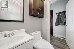 1046 LINCOLN | Windsor Ontario | Slide Image Eight