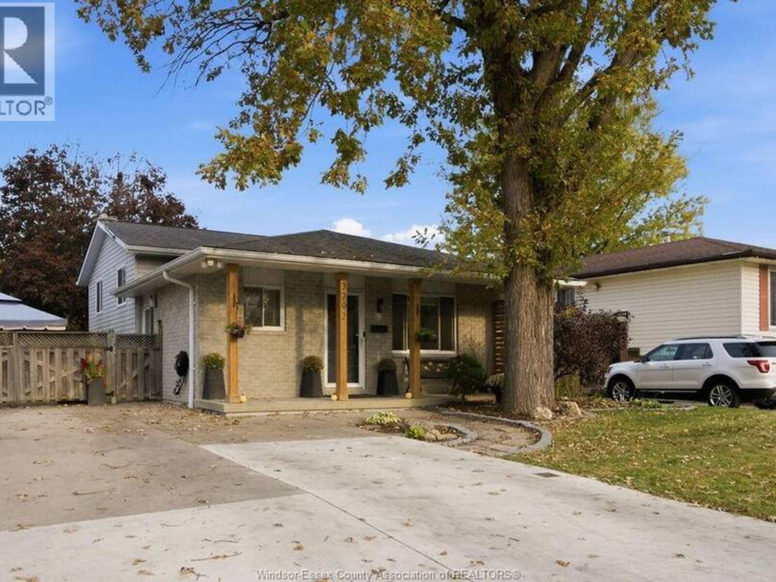 3792 BYNG ROAD, Windsor, Ontario N8W 3J2