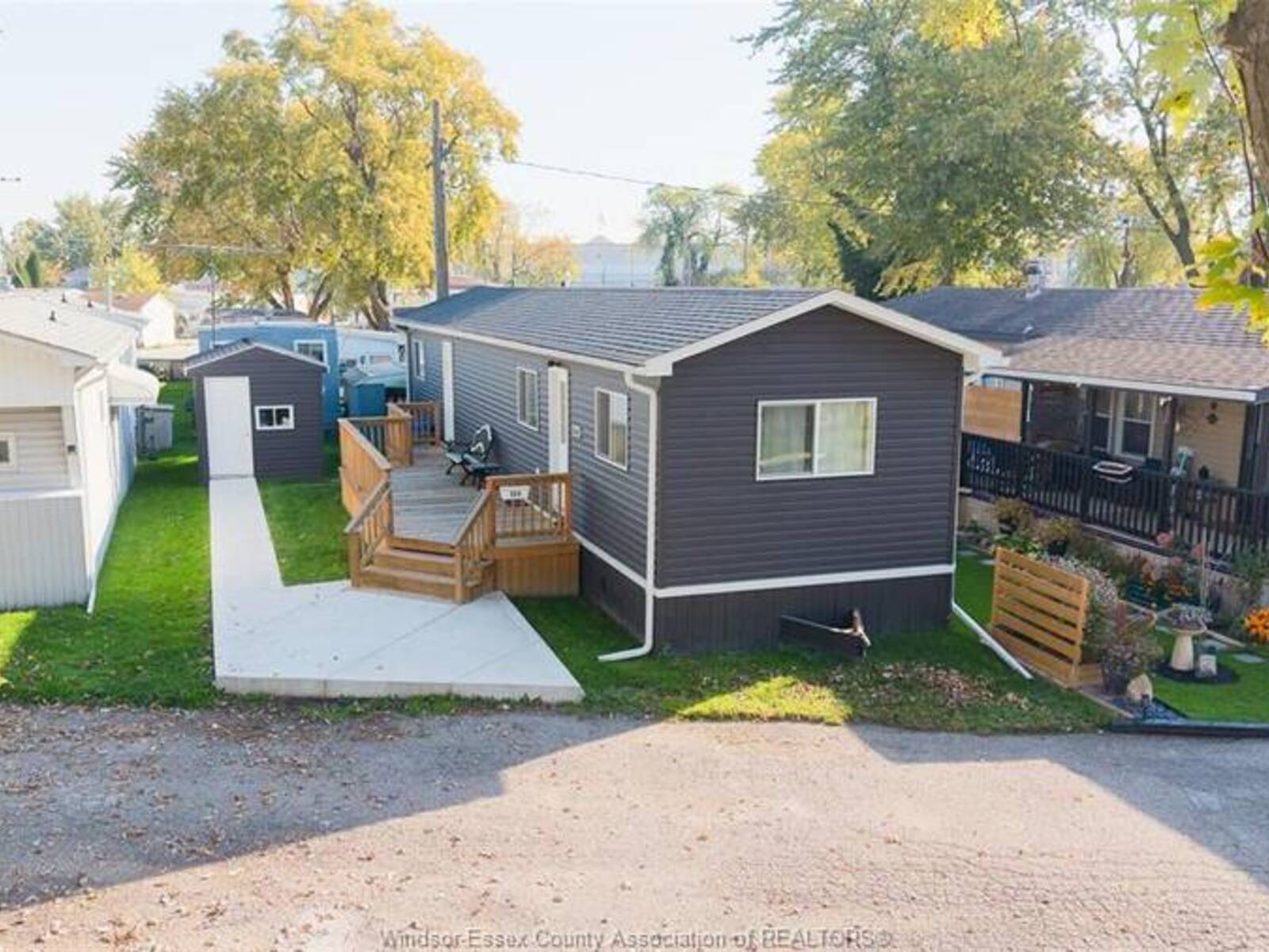 304 POMPANO AVENUE, Windsor, Ontario N8W 5R6