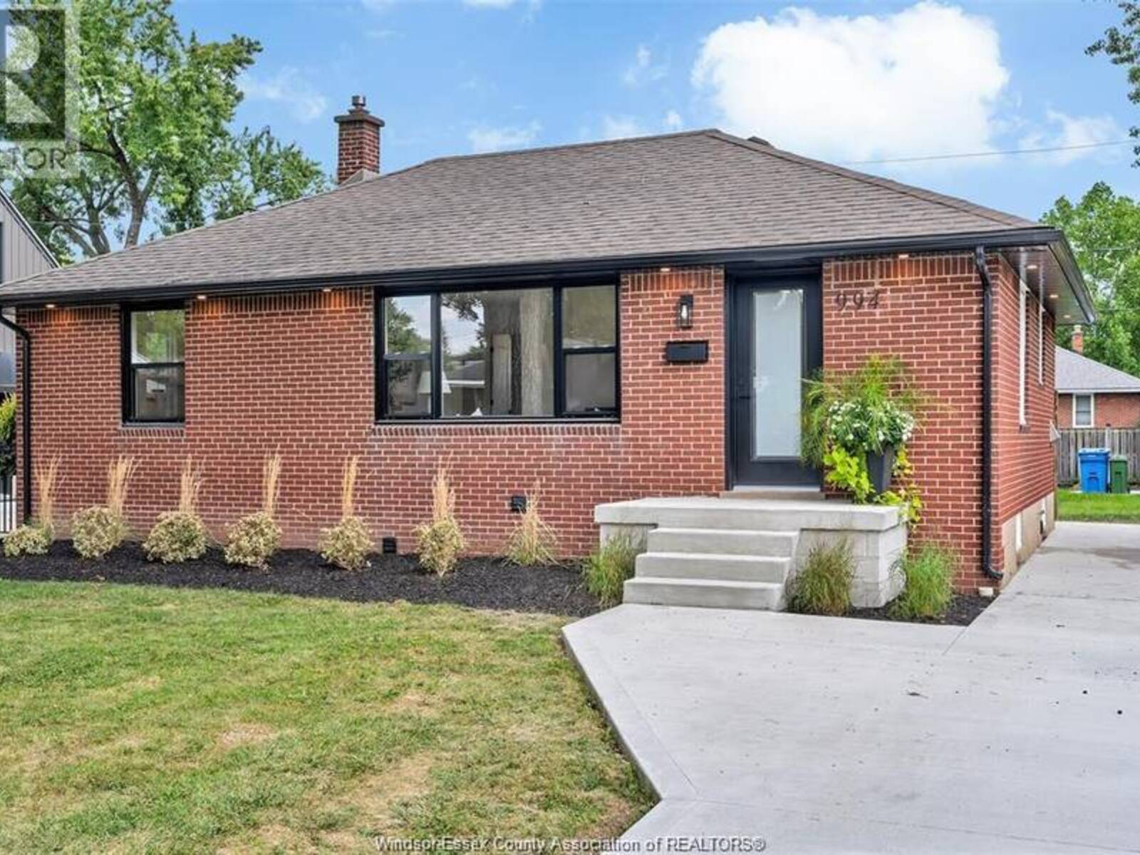 994 ISABELLE, Windsor, Ontario N8S 3B2