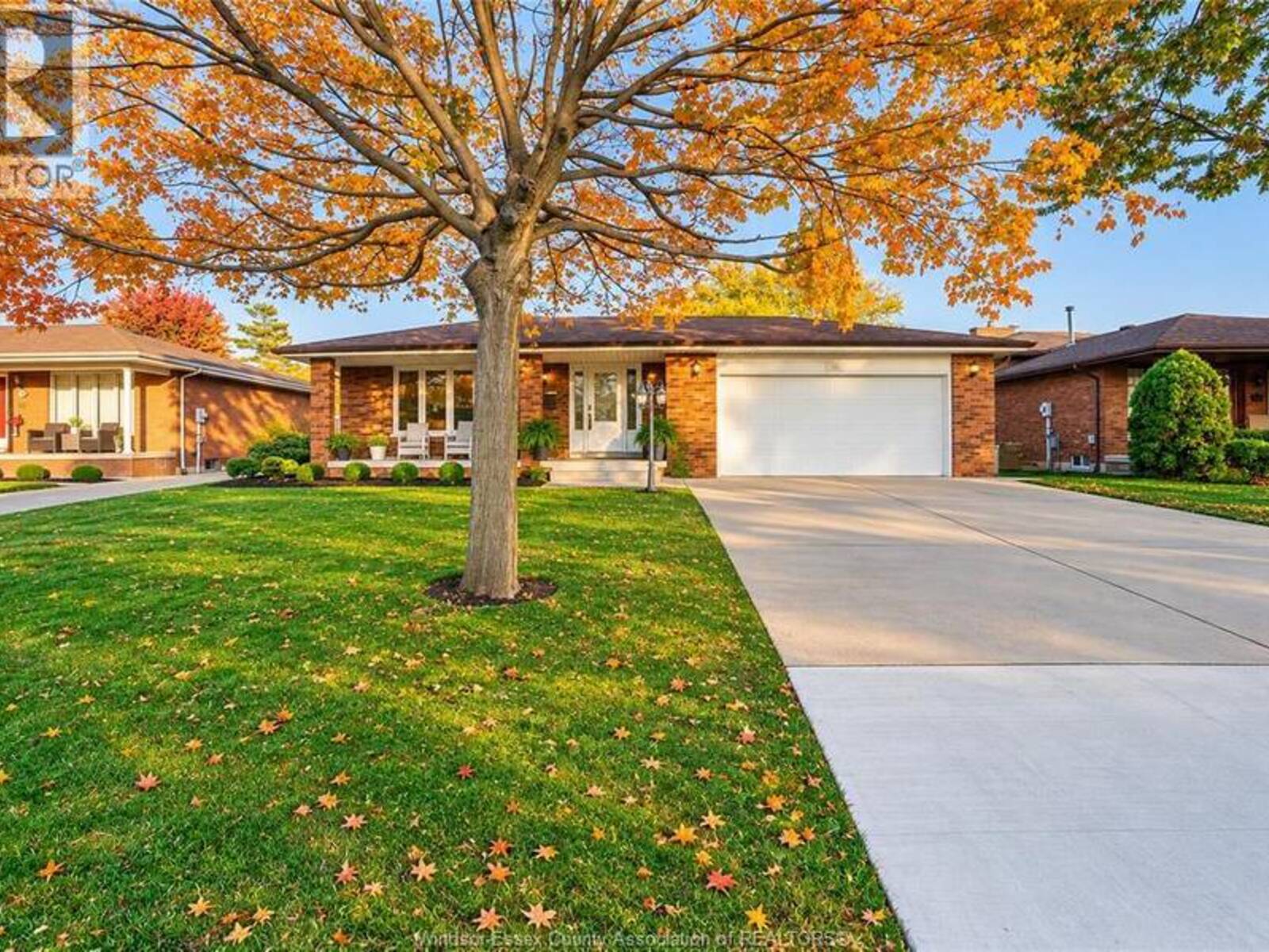 386 WOODRIDGE DRIVE, Tecumseh, Ontario N8N 3A8