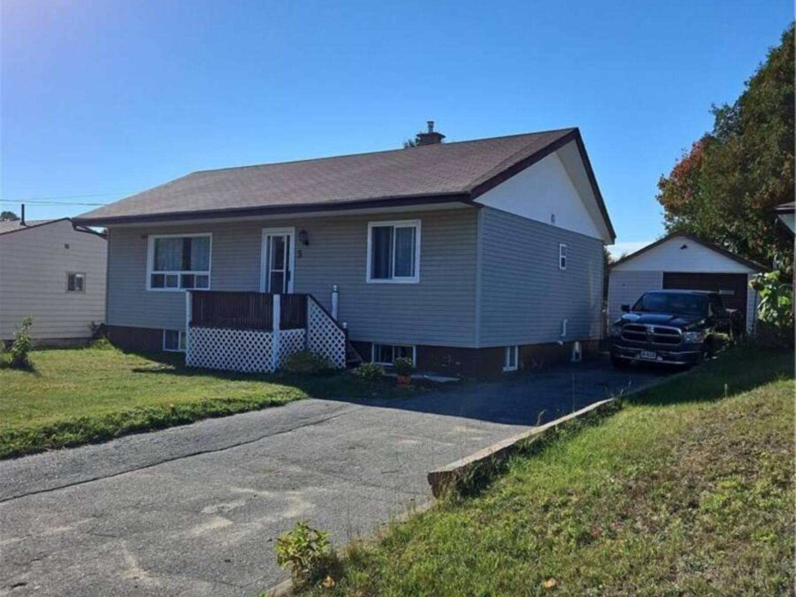 5 Oliver Street, Onaping, Ontario P0M 2R0