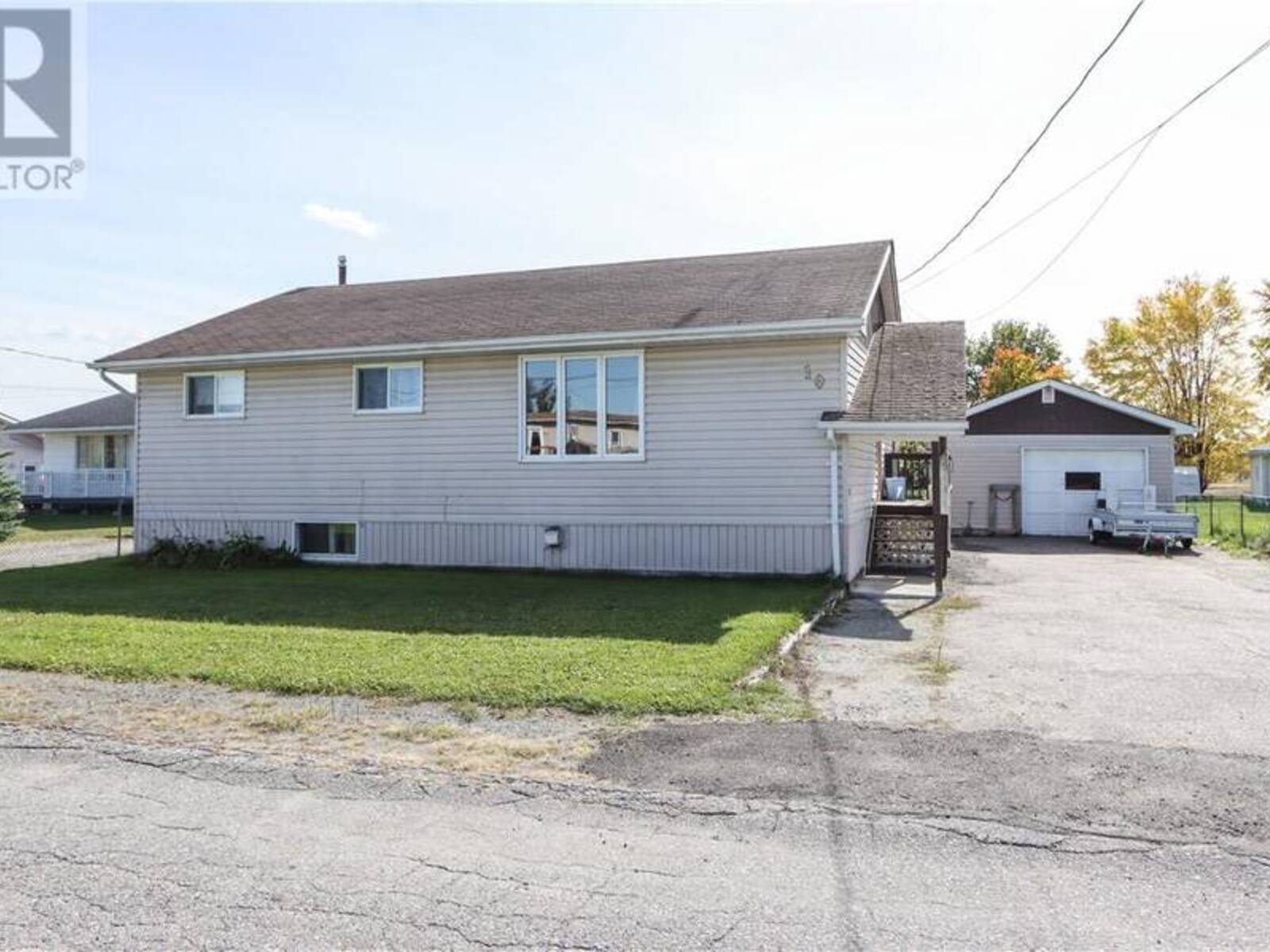 10 Laurier Lane, Warren, Ontario P0H 2N0