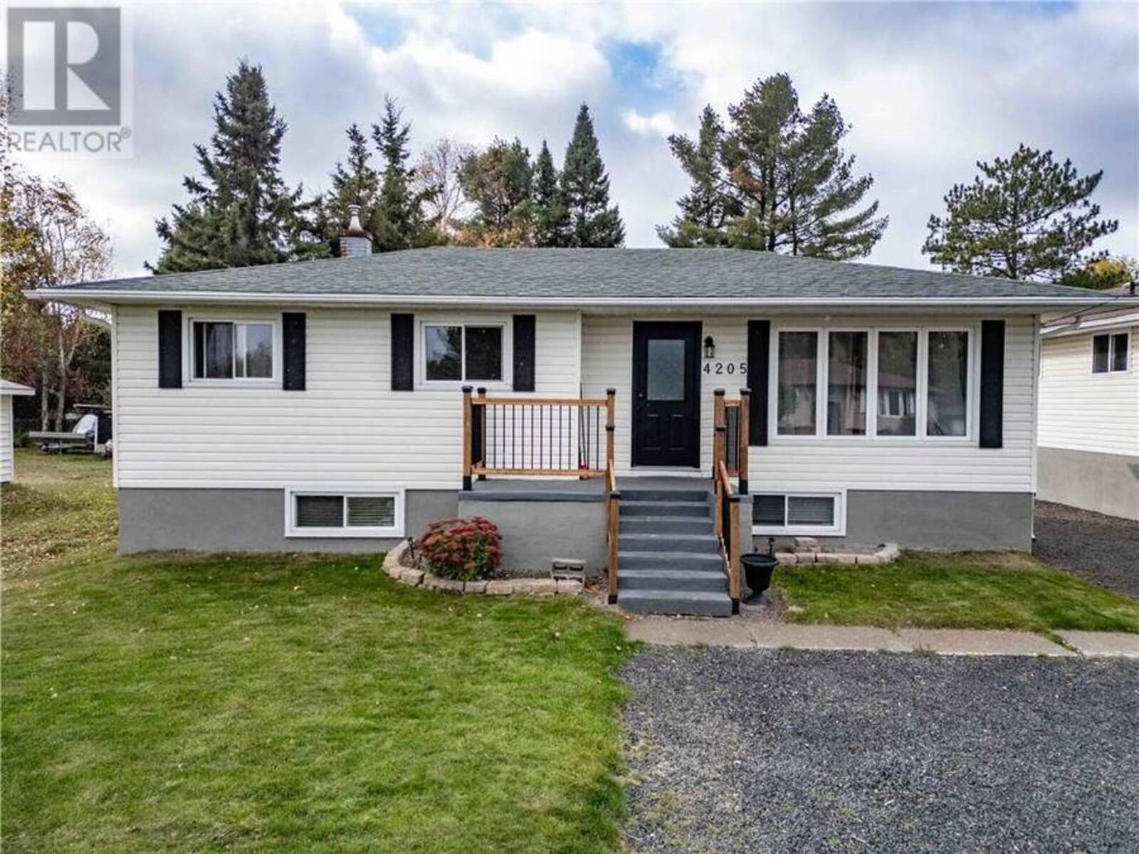 4205 Frost Avenue, Hanmer, Ontario P3P 1E3