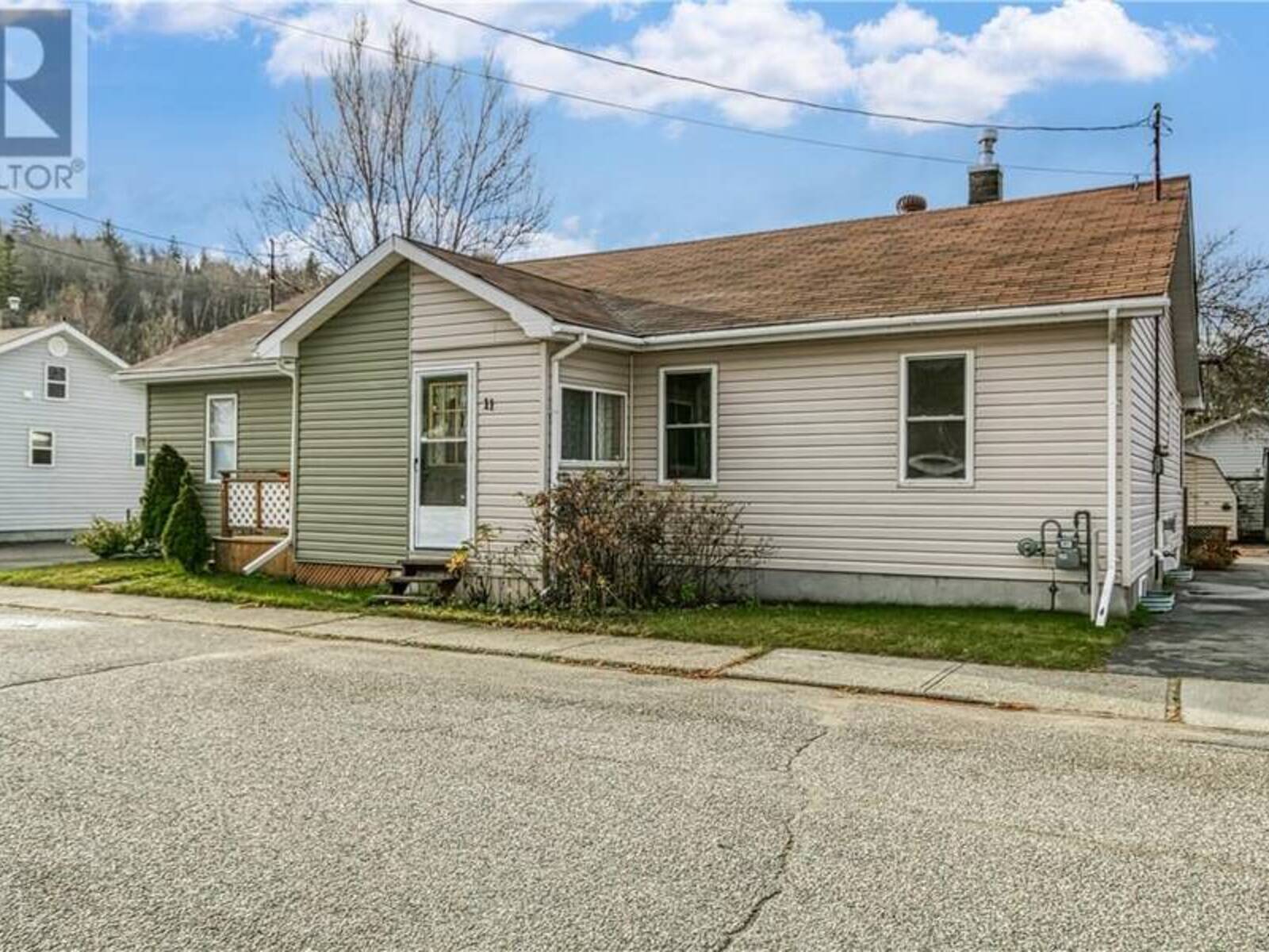 11 Montgomery Street, Levack, Ontario P0M 2C0