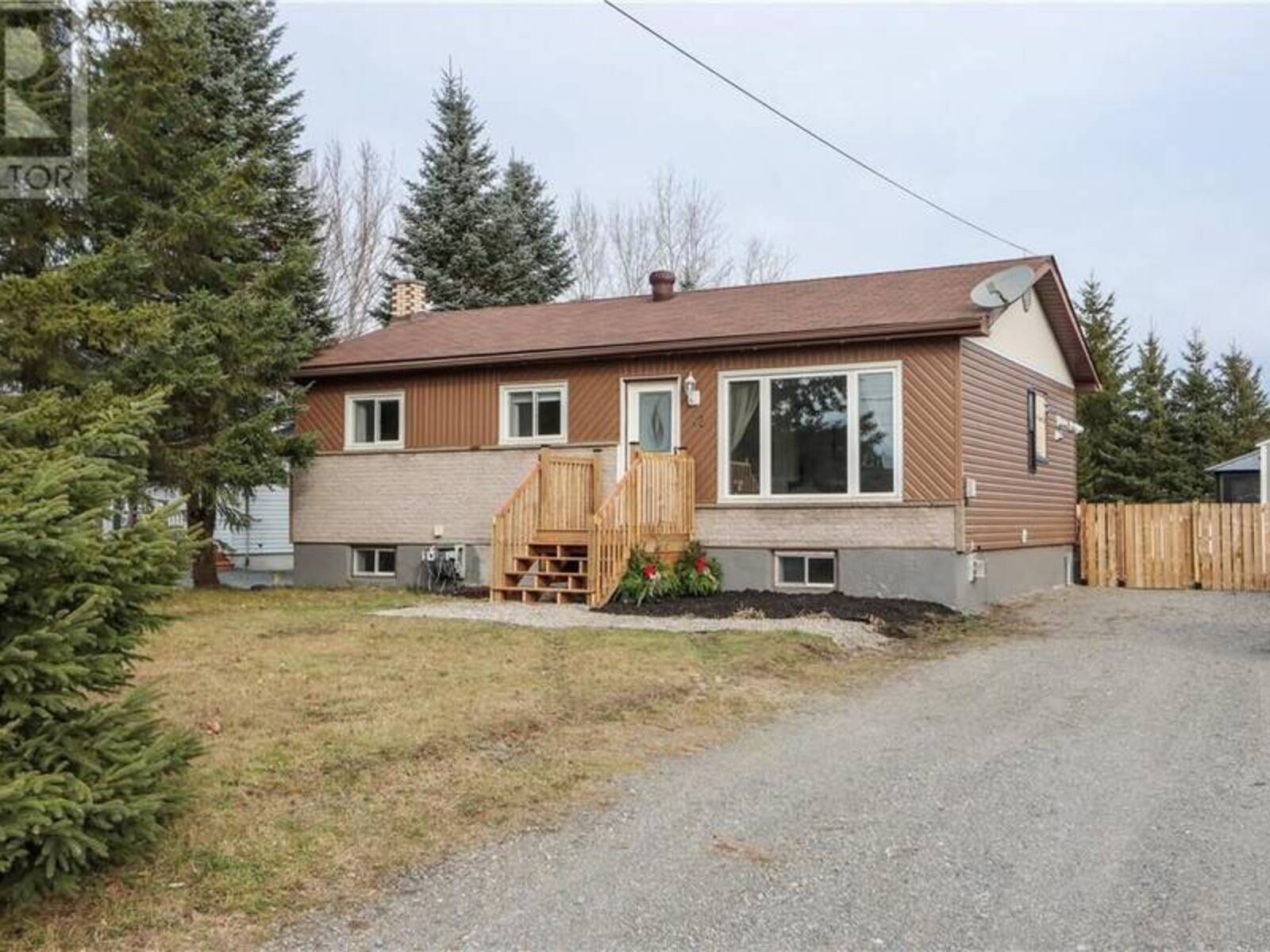 42 Bishop Crescent, Wahnapitae, Ontario P0M 3C0